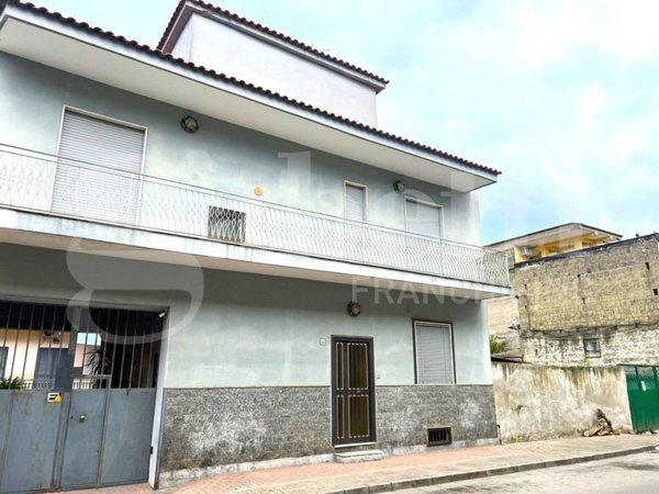 casa indipendente in vendita ad Arzano