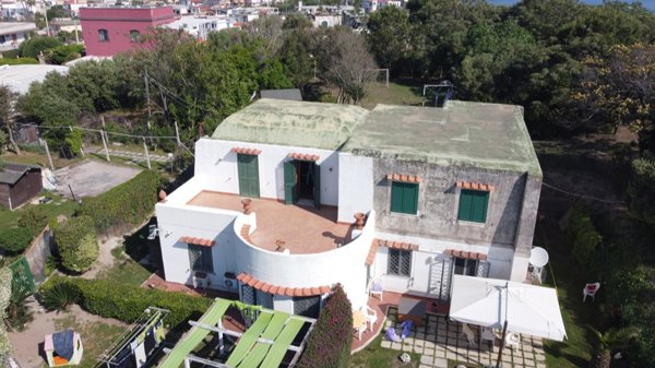 casa indipendente in vendita a Bacoli in zona Faro