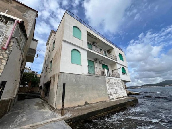 casa indipendente in vendita a Bacoli