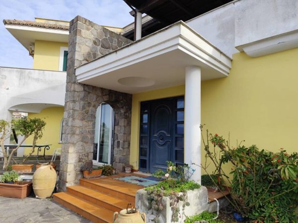 casa indipendente in vendita a Bacoli in zona Scalandrone