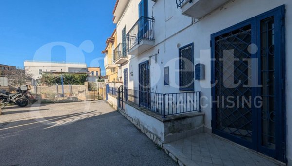 appartamento in vendita a Bacoli in zona Torregaveta