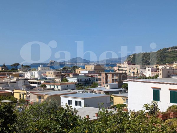 appartamento in vendita a Bacoli in zona Fusaro