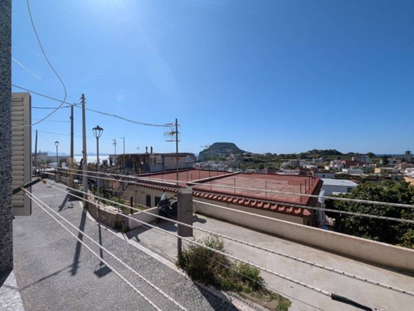 appartamento in vendita a Bacoli in zona Miseno