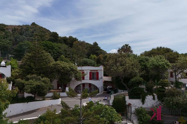 casa indipendente in vendita a Bacoli in zona Miseno