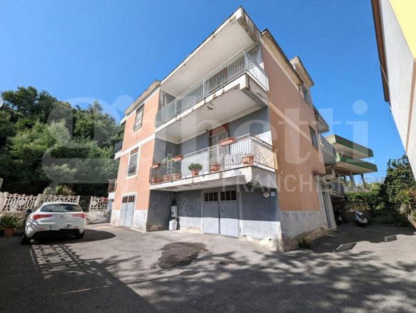 appartamento in vendita a Bacoli in zona Torregaveta