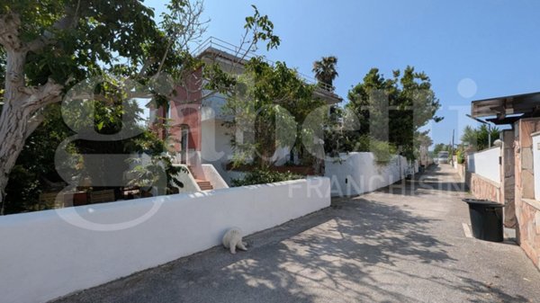 casa indipendente in vendita a Bacoli in zona Scalandrone