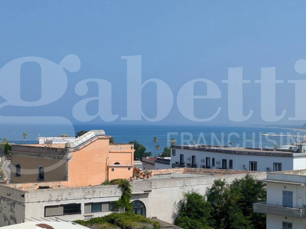 appartamento in vendita a Bacoli in zona Torregaveta