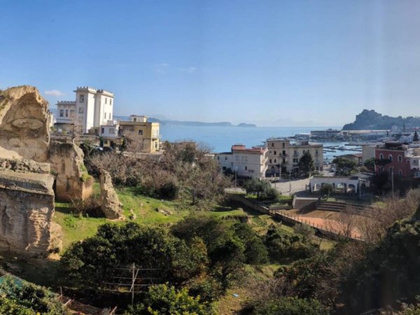 appartamento in vendita a Bacoli in zona Baia