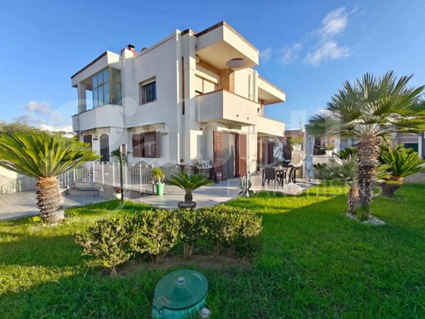 casa indipendente in vendita a Bacoli in zona Fusaro