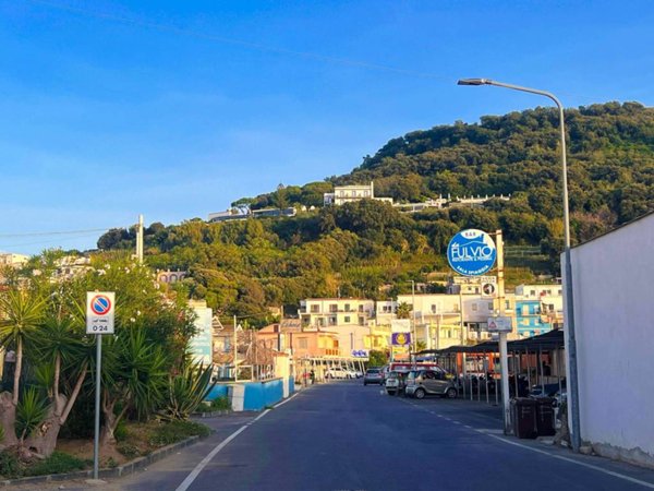 appartamento in vendita a Bacoli in zona Miseno