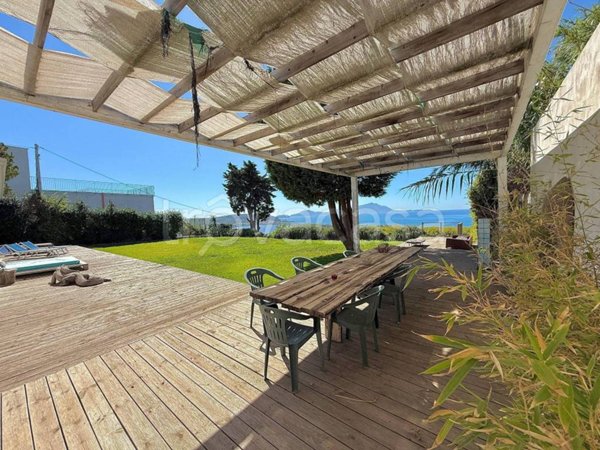 casa indipendente in vendita a Bacoli