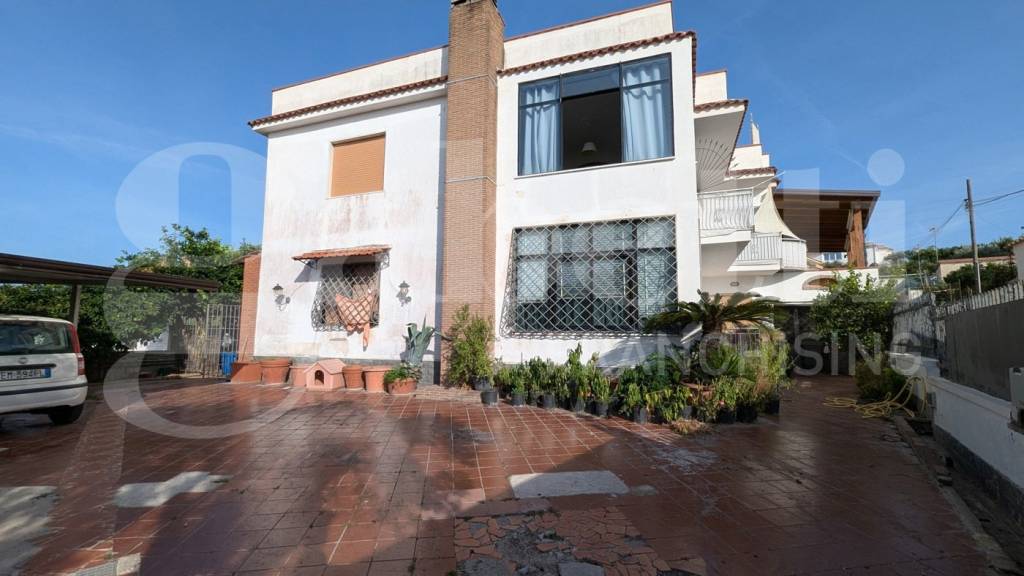 appartamento in vendita a Bacoli in zona Fusaro