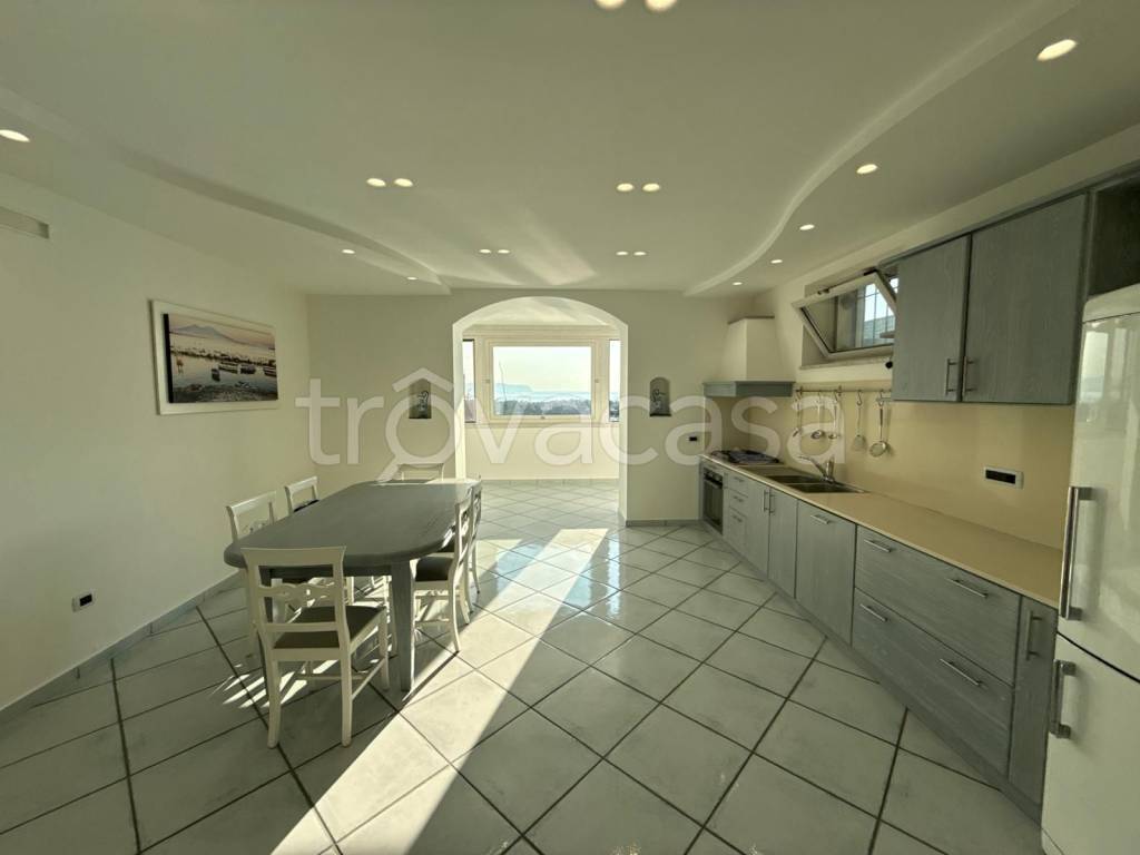 appartamento in vendita a Bacoli in zona Fusaro