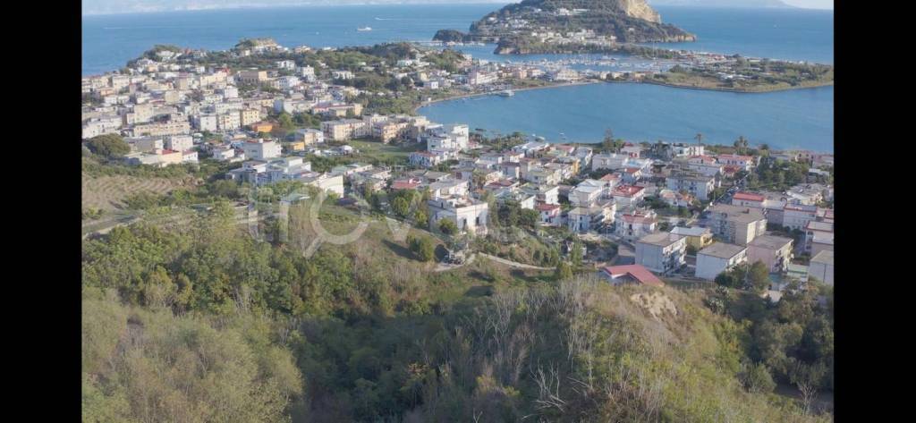 villa in vendita a Bacoli in zona Miseno