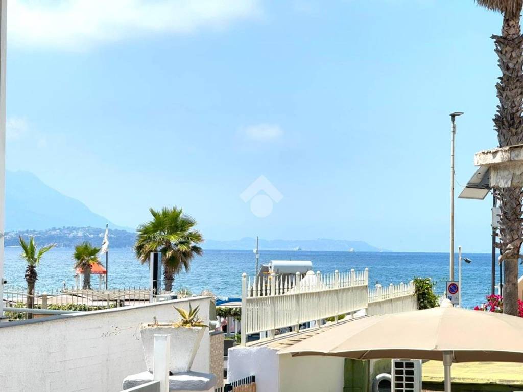 casa indipendente in vendita a Bacoli in zona Miseno