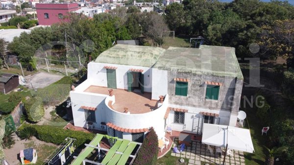 casa indipendente in vendita a Bacoli in zona Miseno