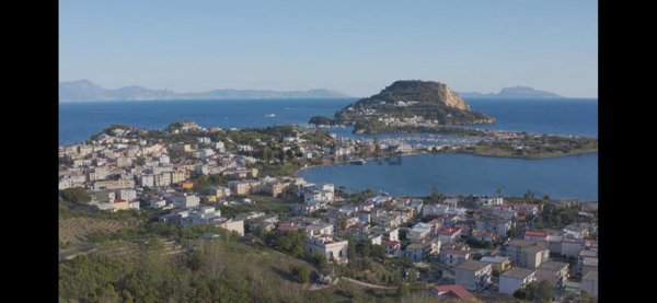 casa indipendente in vendita a Bacoli in zona Miseno