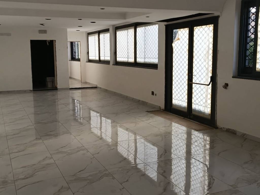 negozio in vendita a Bacoli in zona Fusaro