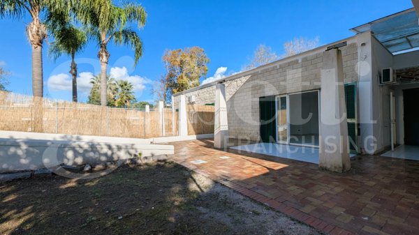 casa indipendente in vendita a Bacoli in zona Fusaro