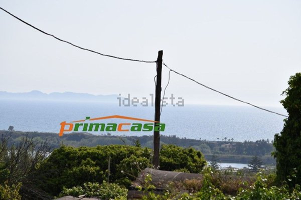 esavano in vendita a Bacoli in zona Scalandrone