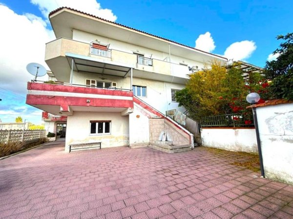 casa indipendente in vendita a Bacoli in zona Cuma