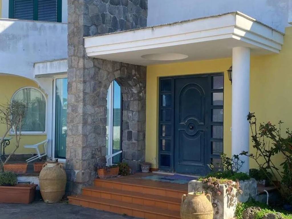 casa indipendente in vendita a Bacoli in zona Fusaro