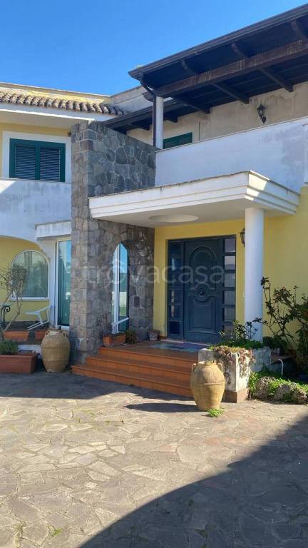 casa indipendente in vendita a Bacoli in zona Fusaro