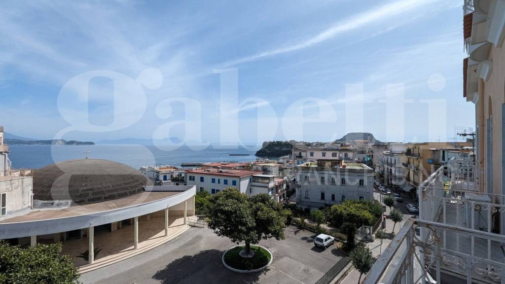 appartamento in vendita a Bacoli in zona Baia