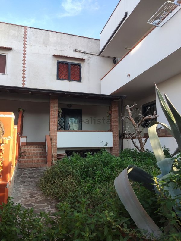 casa indipendente in vendita a Bacoli in zona Fusaro