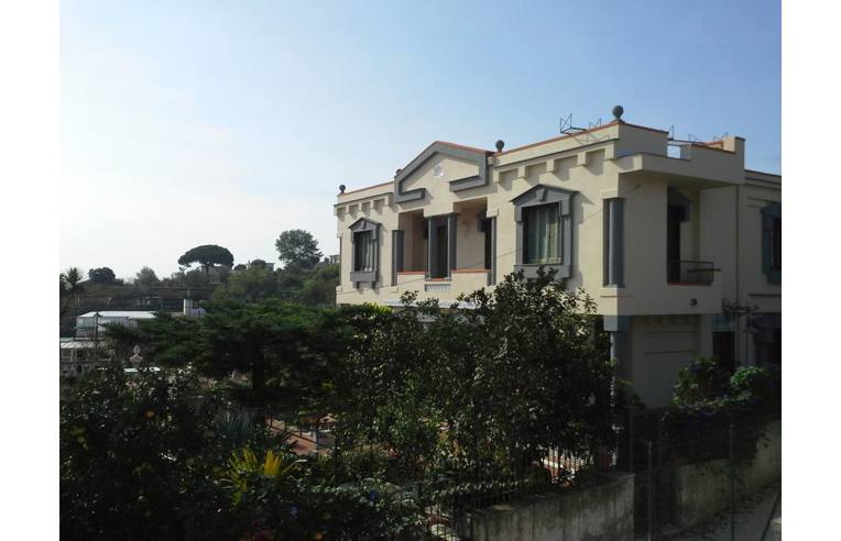 casa indipendente in vendita a Bacoli