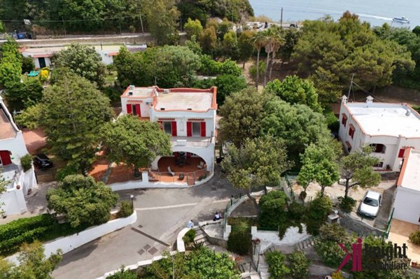 casa indipendente in vendita a Bacoli in zona Miseno