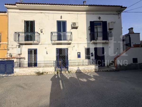 appartamento in vendita a Bacoli in zona Torregaveta