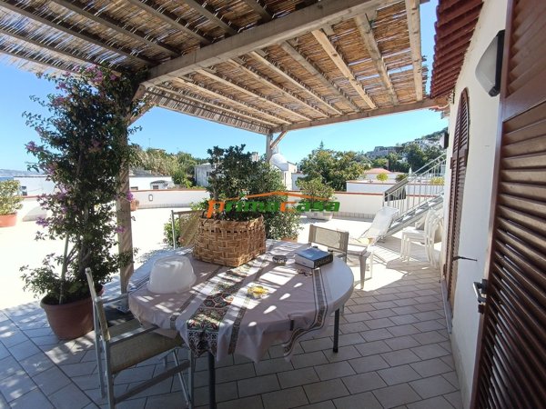 appartamento in vendita a Bacoli in zona Miseno