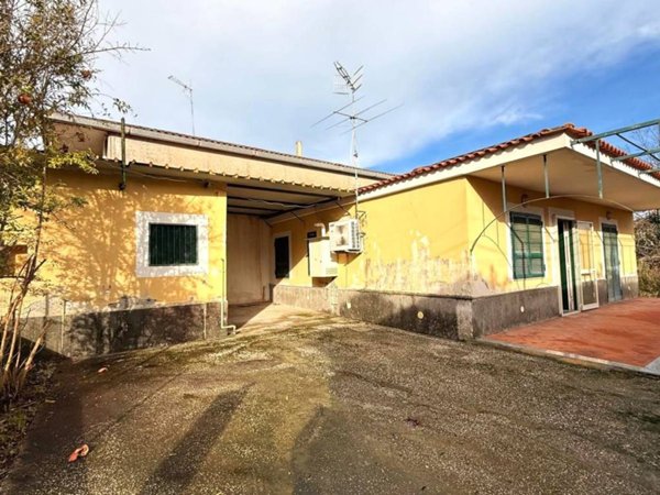 casa indipendente in vendita a Bacoli