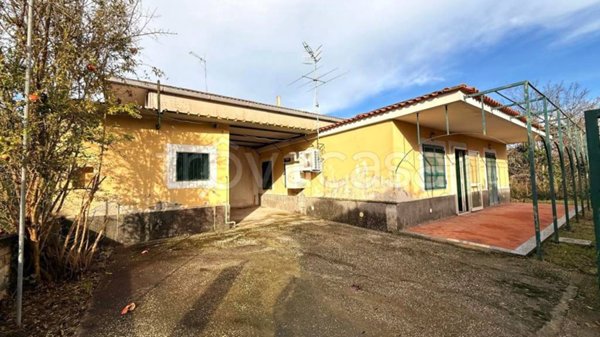 casa indipendente in vendita a Bacoli in zona Cuma