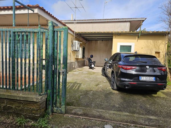 casa indipendente in vendita a Bacoli