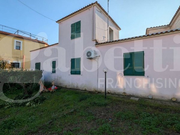 appartamento in vendita a Bacoli in zona Fusaro