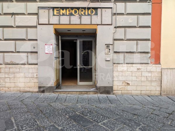 negozio in vendita a Bacoli in zona Fusaro