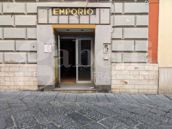 negozio in vendita a Bacoli in zona Fusaro