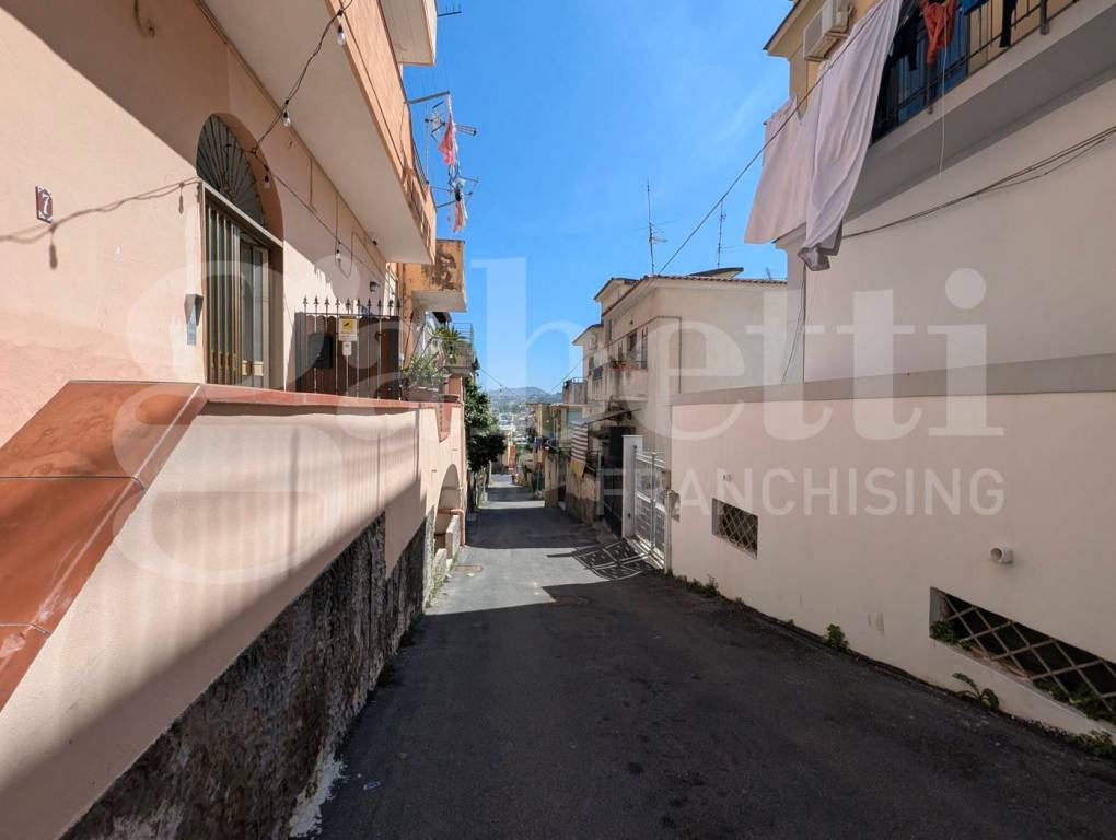 appartamento in vendita a Bacoli in zona Torregaveta