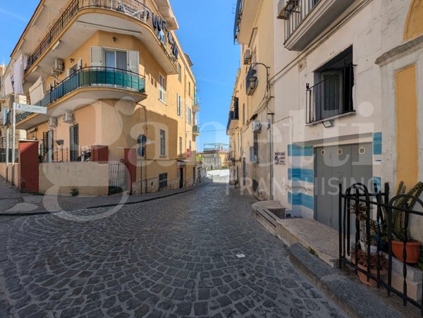 appartamento in vendita a Bacoli in zona Fusaro