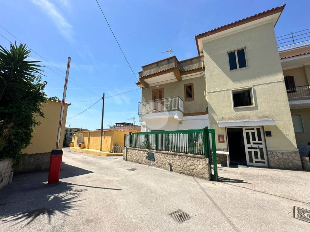 appartamento in vendita a Bacoli in zona Fusaro