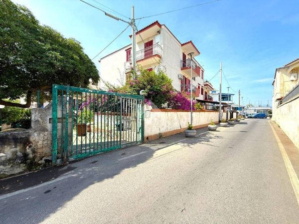 appartamento in vendita a Bacoli in zona Miseno