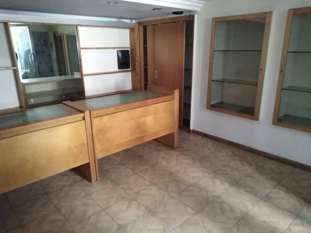 negozio in vendita a Bacoli in zona Miliscola
