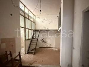 negozio in vendita a Bacoli in zona Miliscola