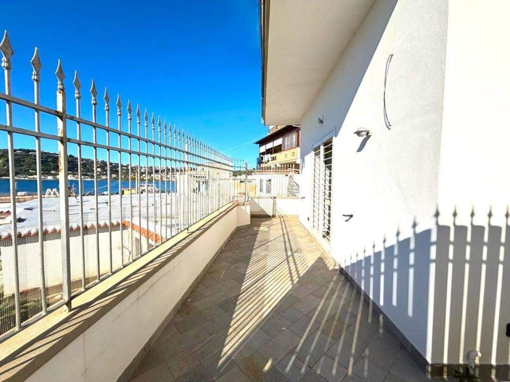 appartamento in vendita a Bacoli in zona Miseno