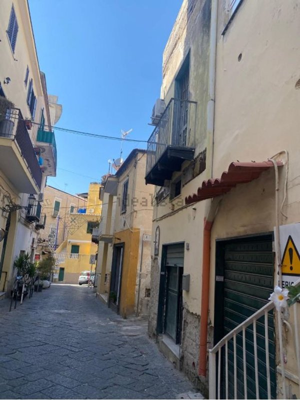 casa indipendente in vendita a Bacoli in zona Miliscola