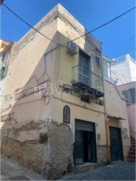 casa indipendente in vendita a Bacoli in zona Miliscola