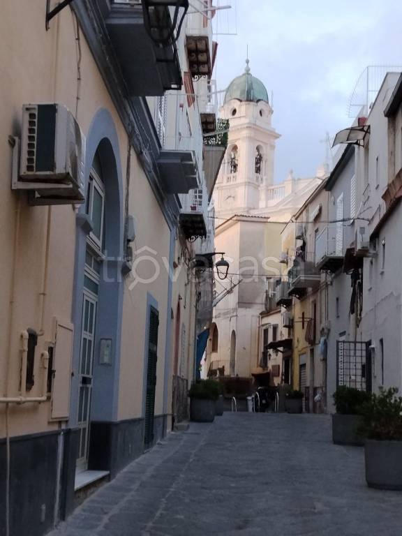 casa indipendente in vendita a Bacoli in zona Miliscola