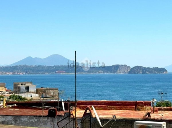 casa indipendente in vendita a Bacoli in zona Miliscola